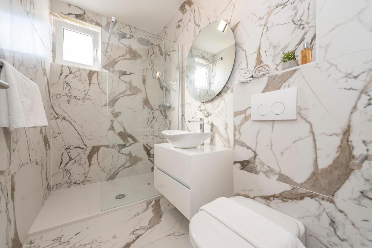 Mediteran Luxury Penthouse With Jacuzzi Mandre Exterior photo