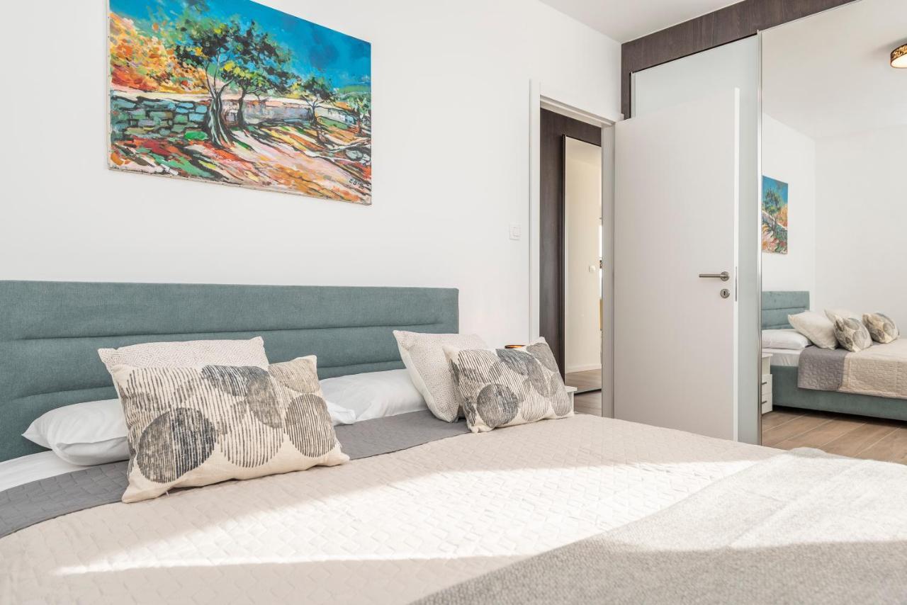 Mediteran Luxury Penthouse With Jacuzzi Mandre Exterior photo